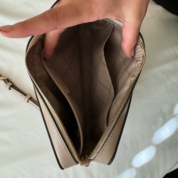 MICHEAL KORS Large Leather Jet Set East West Crossbody, Soft Pink/Gold - Picture 8 of 11